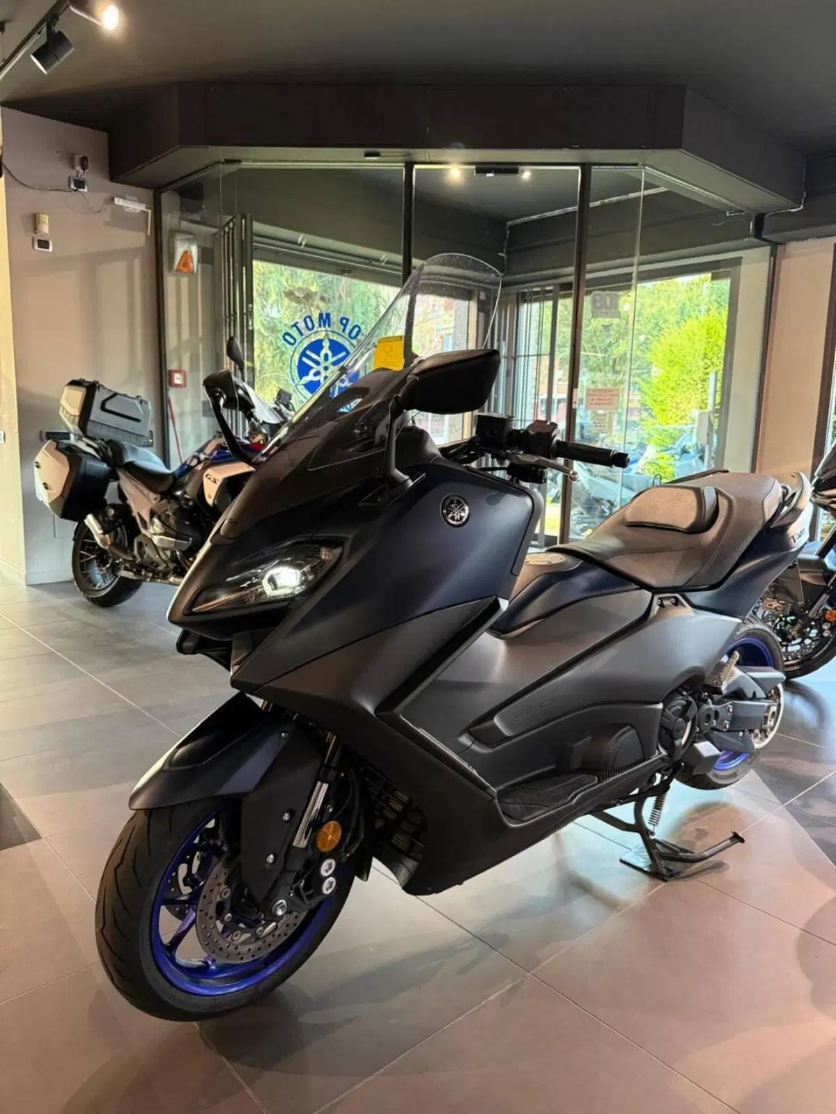 Yamaha T-Max 560 (2022 - 24) (3)