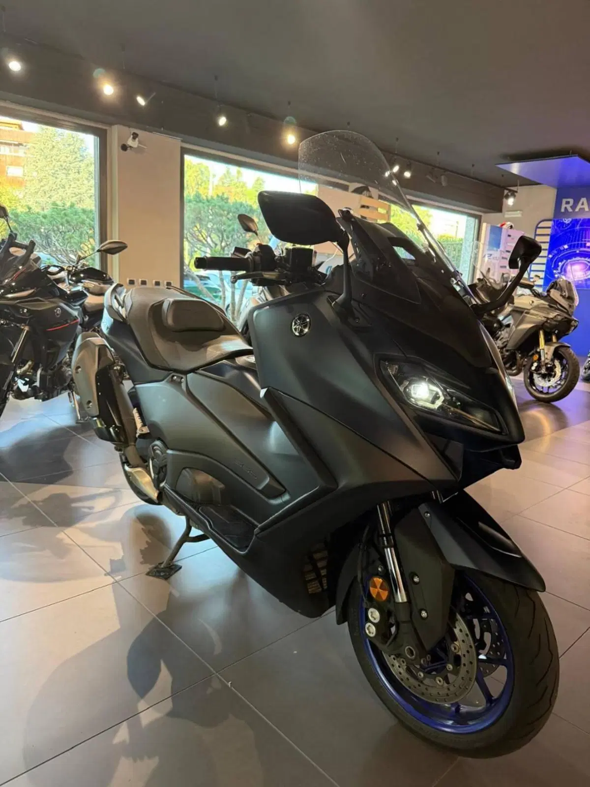 Yamaha T-Max 560 (2022 - 24) (6)