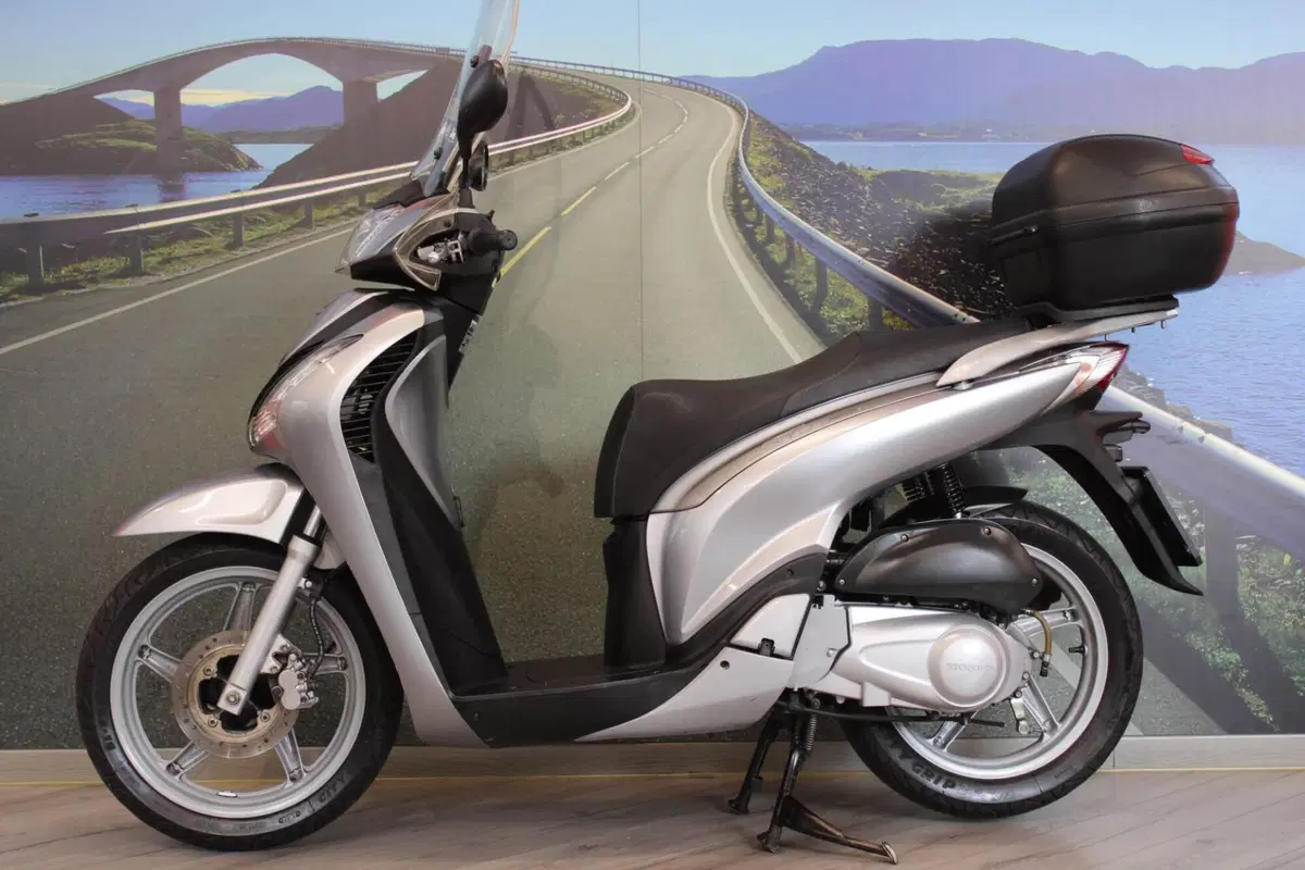 Honda SH 150i (2009 - 12) (7)