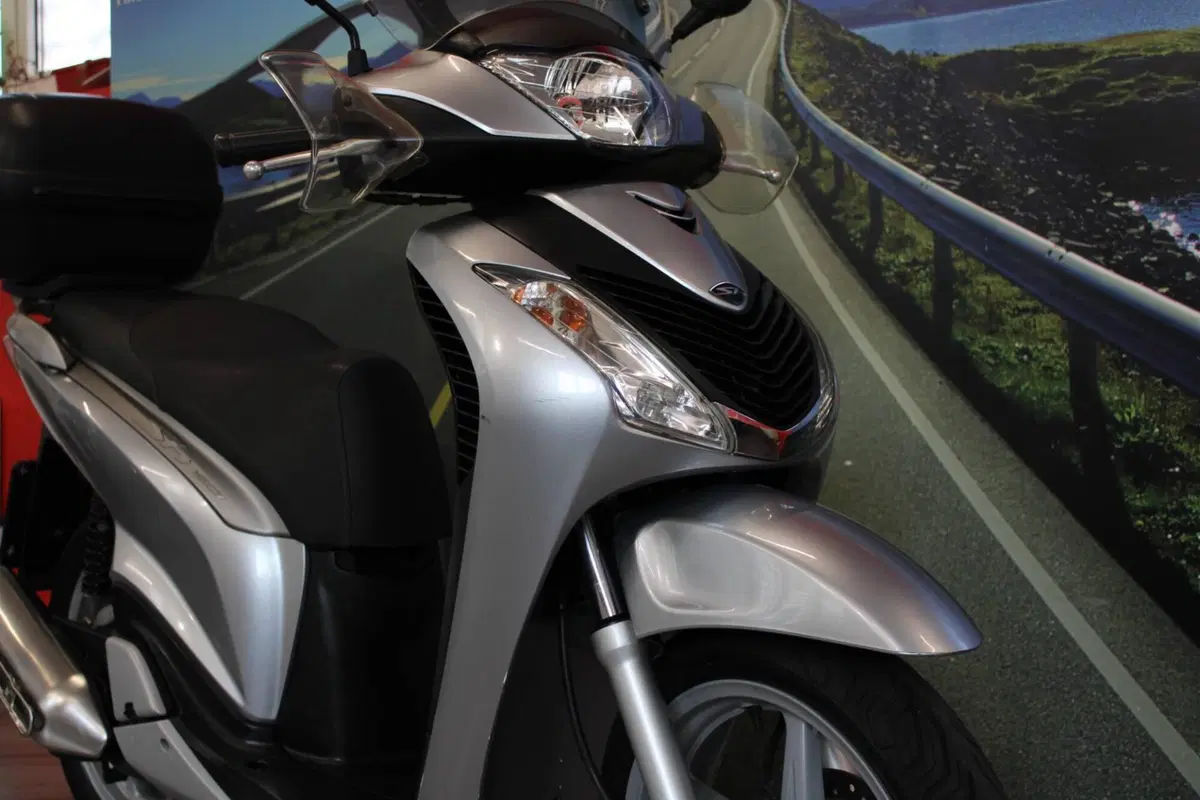 Honda SH 150i (2009 - 12) (12)