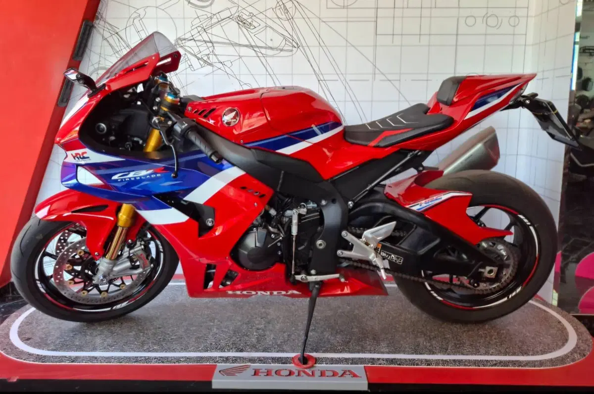 Honda CBR 1000 RR-R Fireblade (2024 - 26) (2)