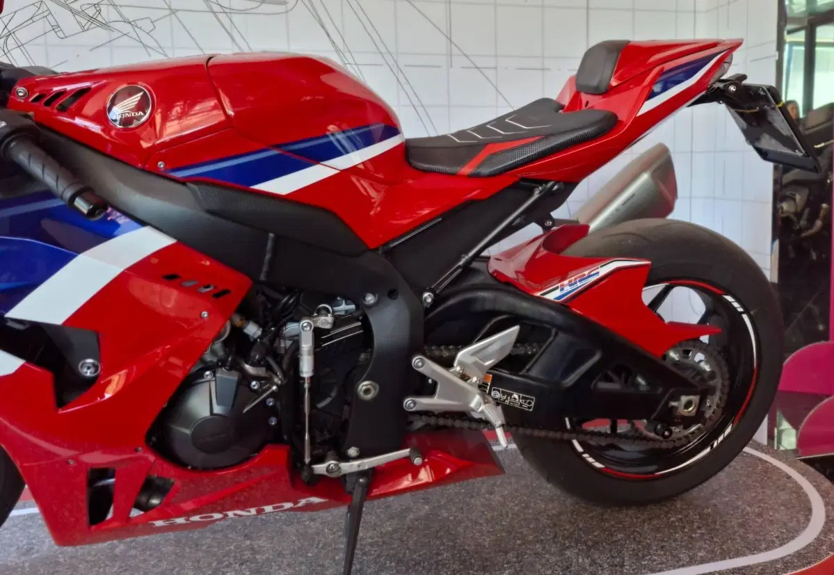 Honda CBR 1000 RR-R Fireblade (2024 - 26) (5)