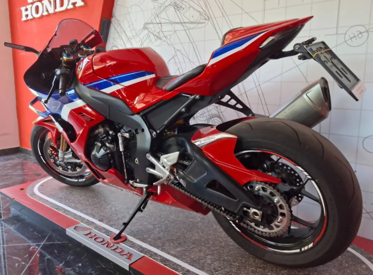 Honda CBR 1000 RR-R Fireblade (2024 - 26) (6)