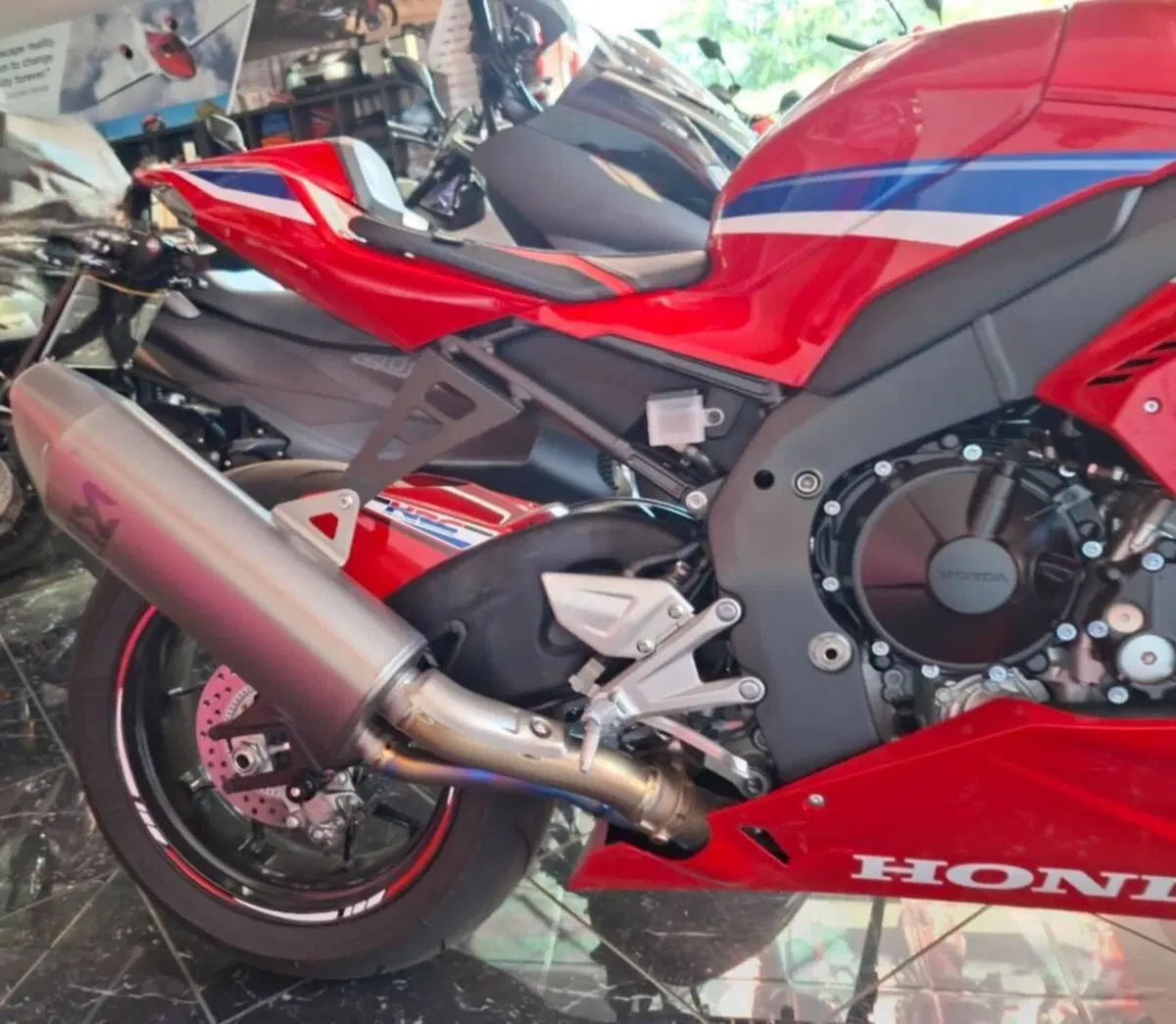 Honda CBR 1000 RR-R Fireblade (2024 - 26) (10)