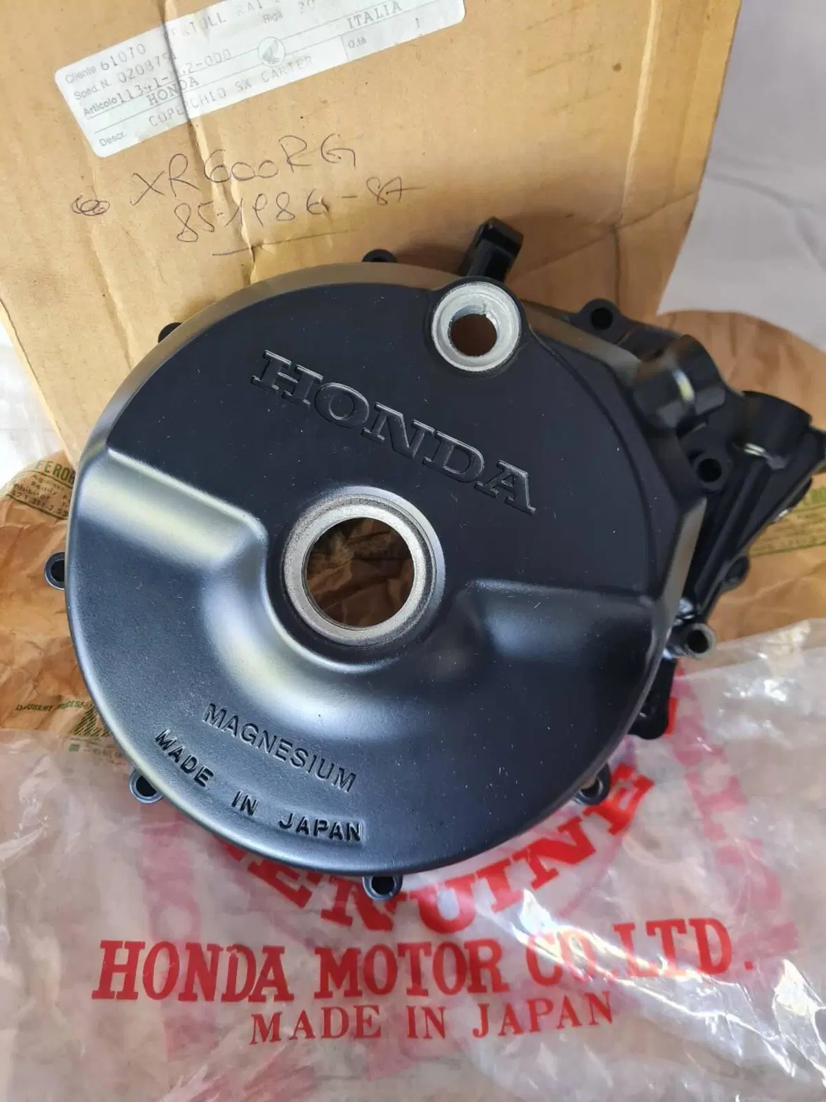 Carter sinistro Honda XR600 (11341-MG2-000) NUOVO (2)