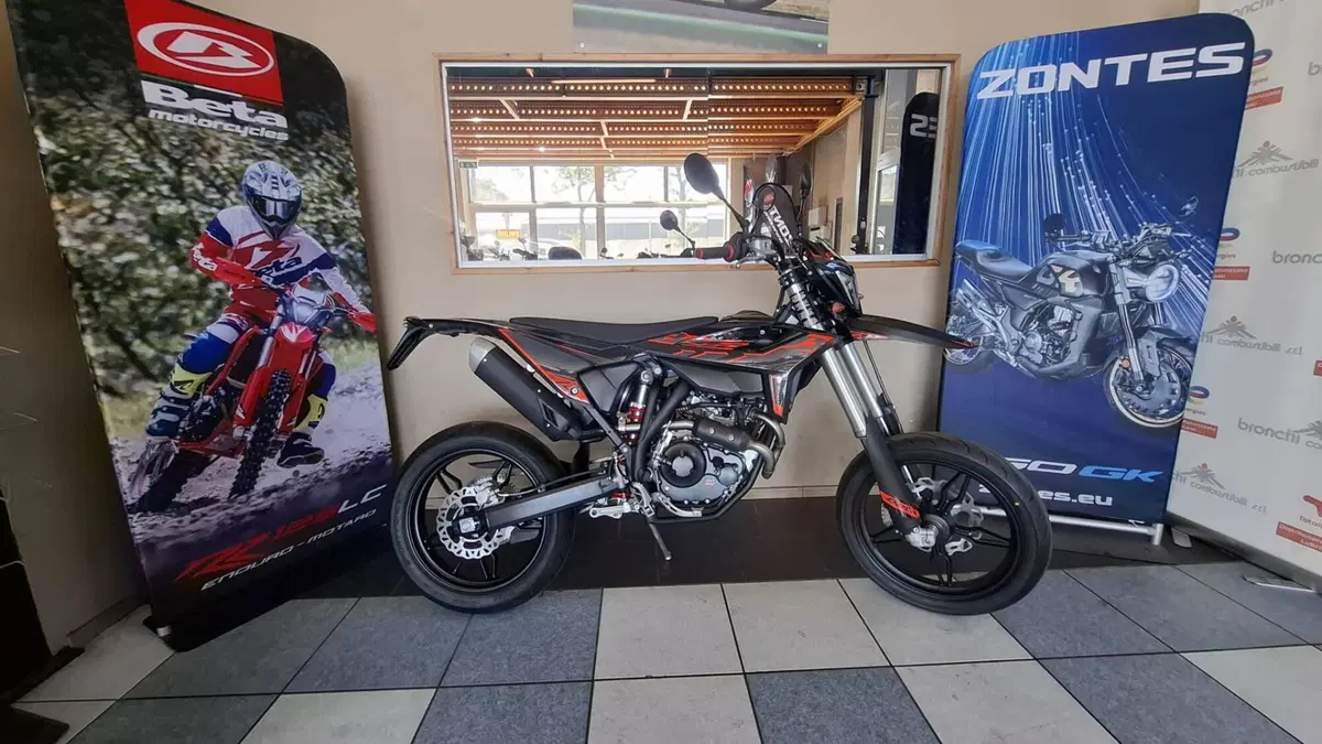 Betamotor RR 125 4T Motard T (2025 - 26) (9)