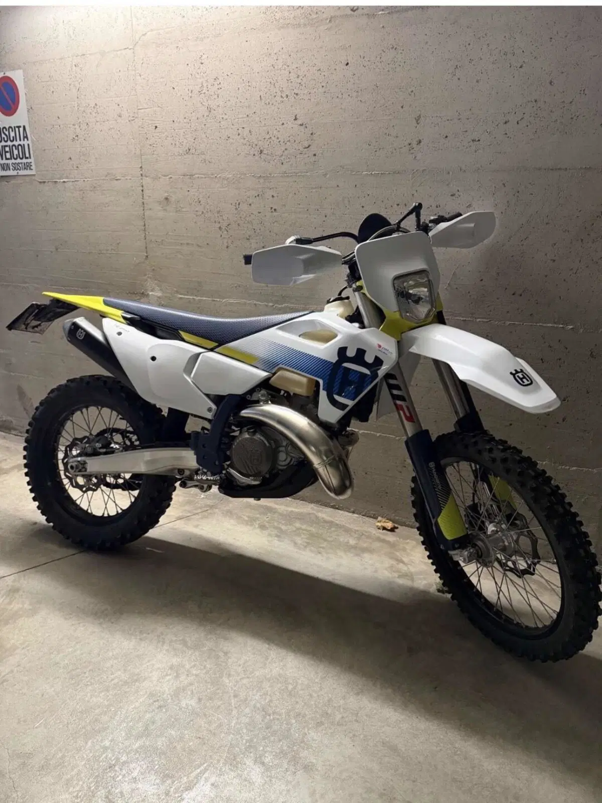 Husqvarna TE 250 (2024) (2)
