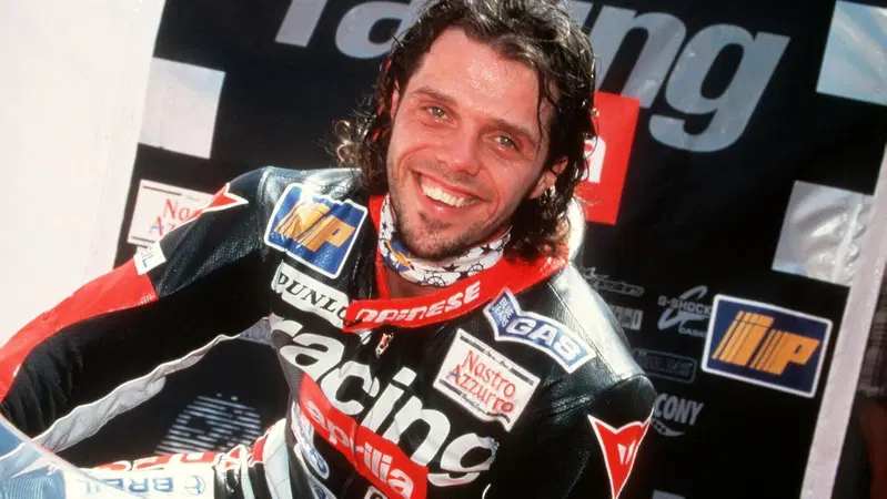 ESCLUSIVO - La storia di Loris Capirossi: la Golf distrutta a 10 anni, Valentino Rossi 'mi deve ancora un milione!' [VIDEO]