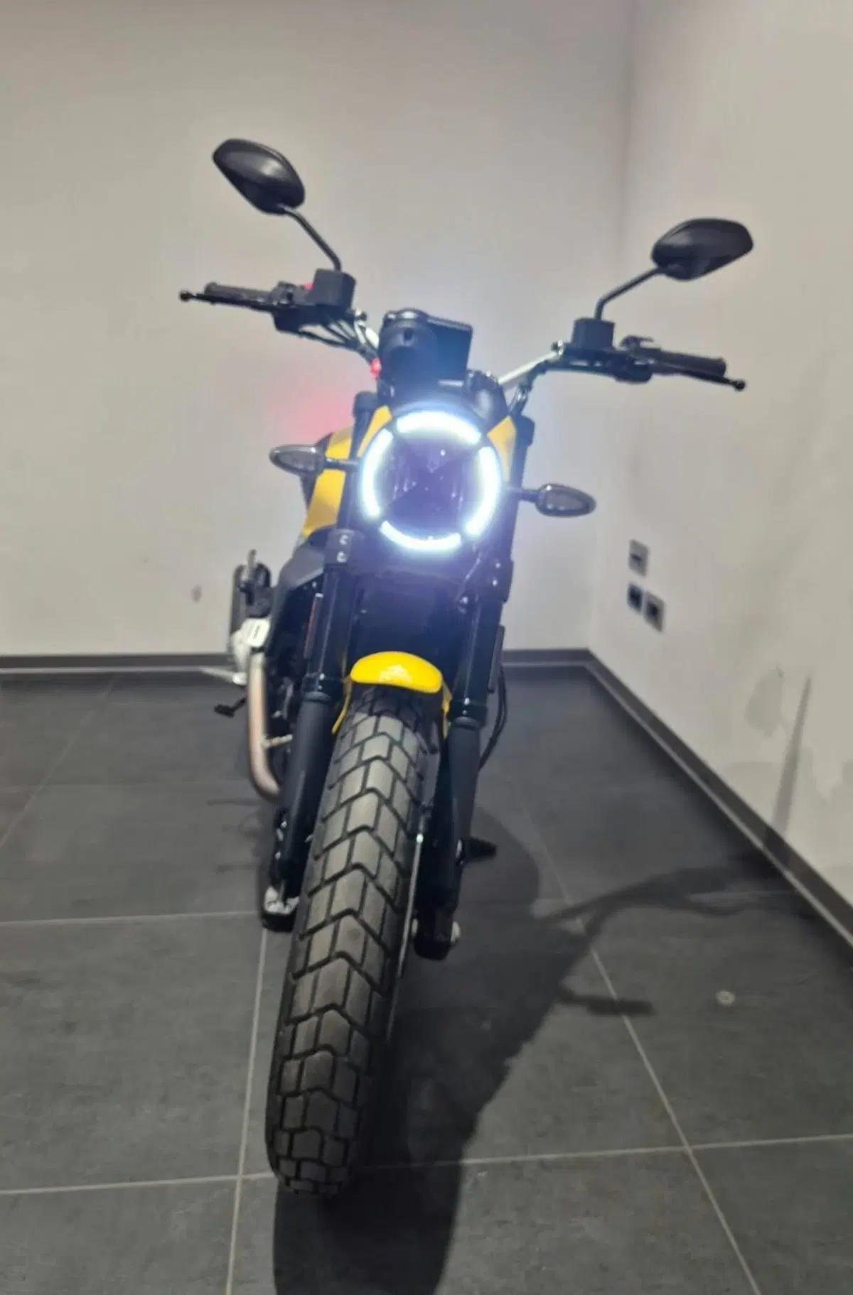 Ducati Scrambler 800 Icon Dark (2025 - 26) (3)