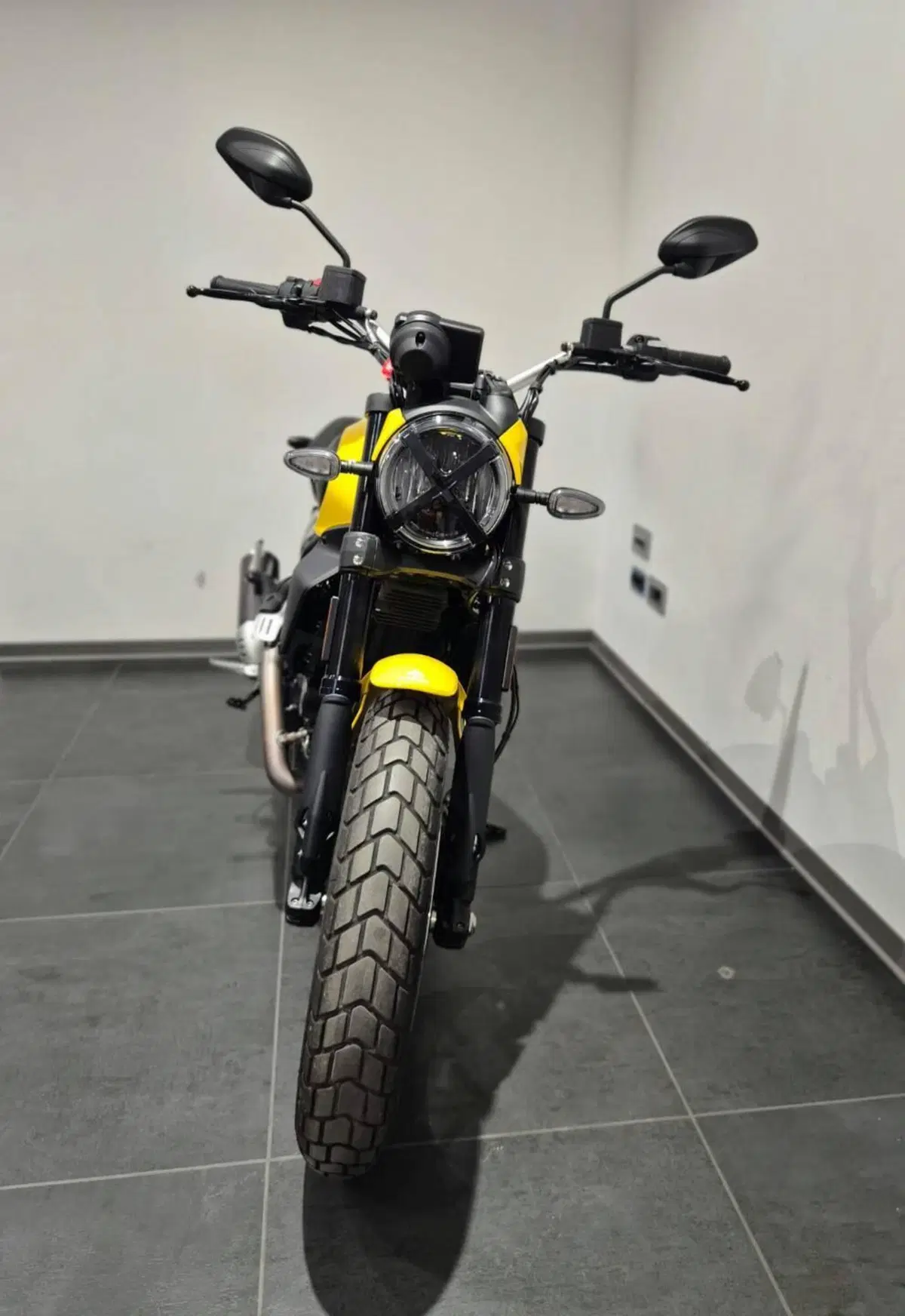 Ducati Scrambler 800 Icon Dark (2025 - 26) (4)