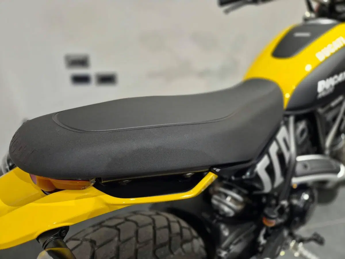 Ducati Scrambler 800 Icon Dark (2025 - 26) (12)