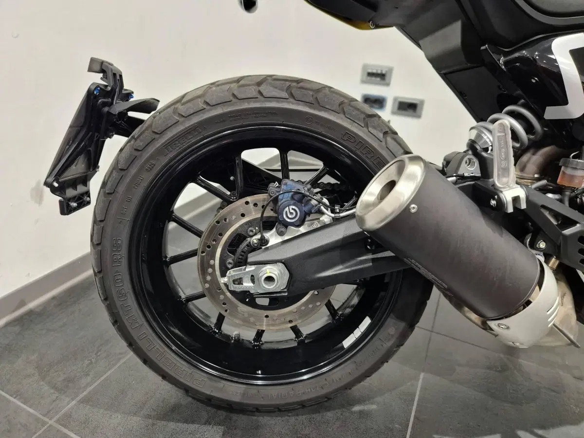 Ducati Scrambler 800 Icon Dark (2025 - 26) (13)