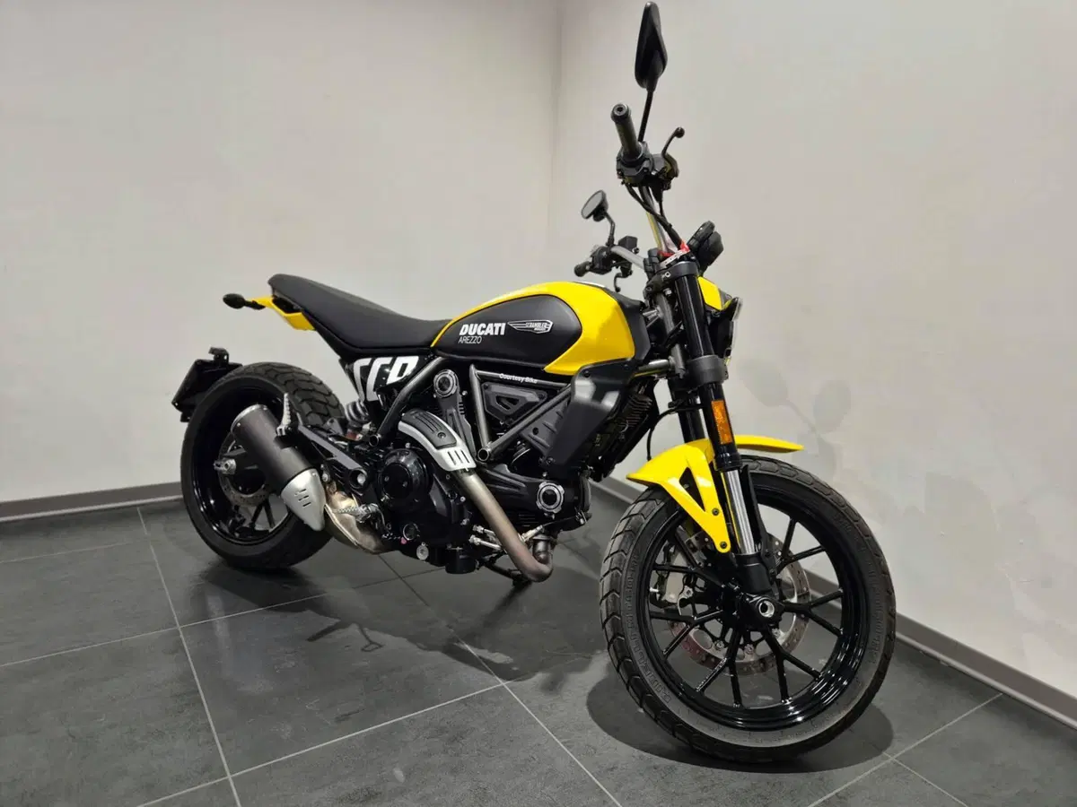 Ducati Scrambler 800 Icon Dark (2025 - 26) (2)