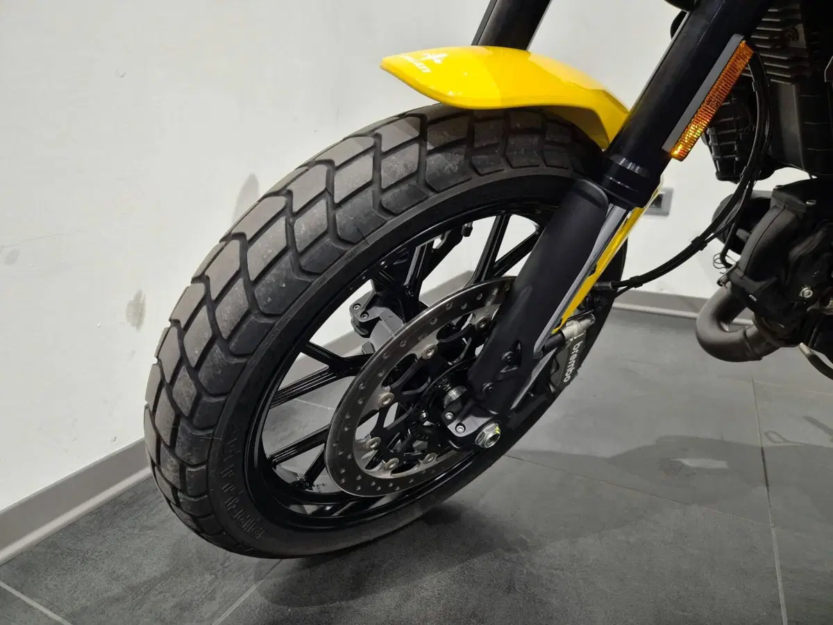 Ducati Scrambler 800 Icon Dark (2025 - 26) (10)