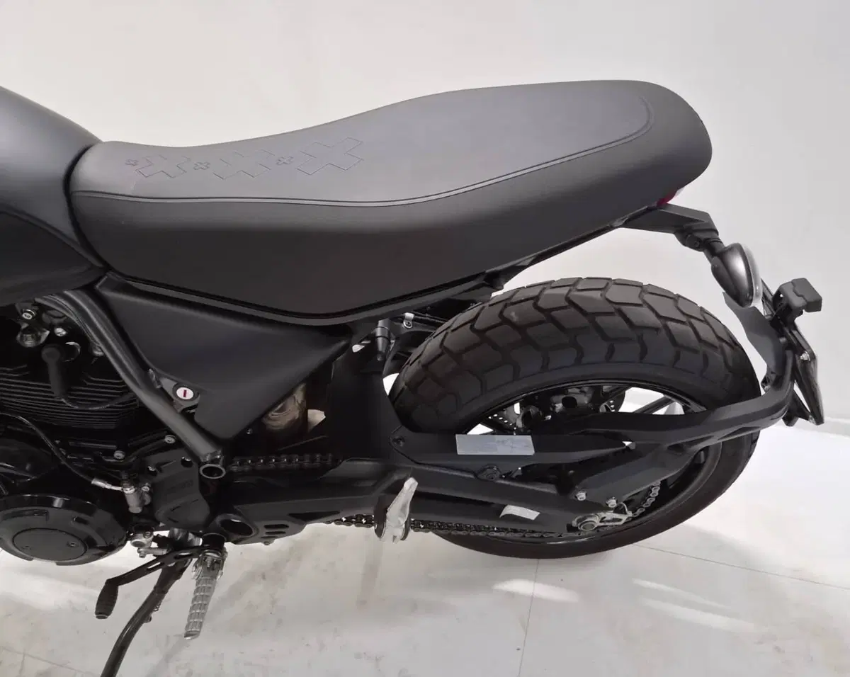 Ducati Scrambler 800 Icon Dark (2025 - 26) (6)
