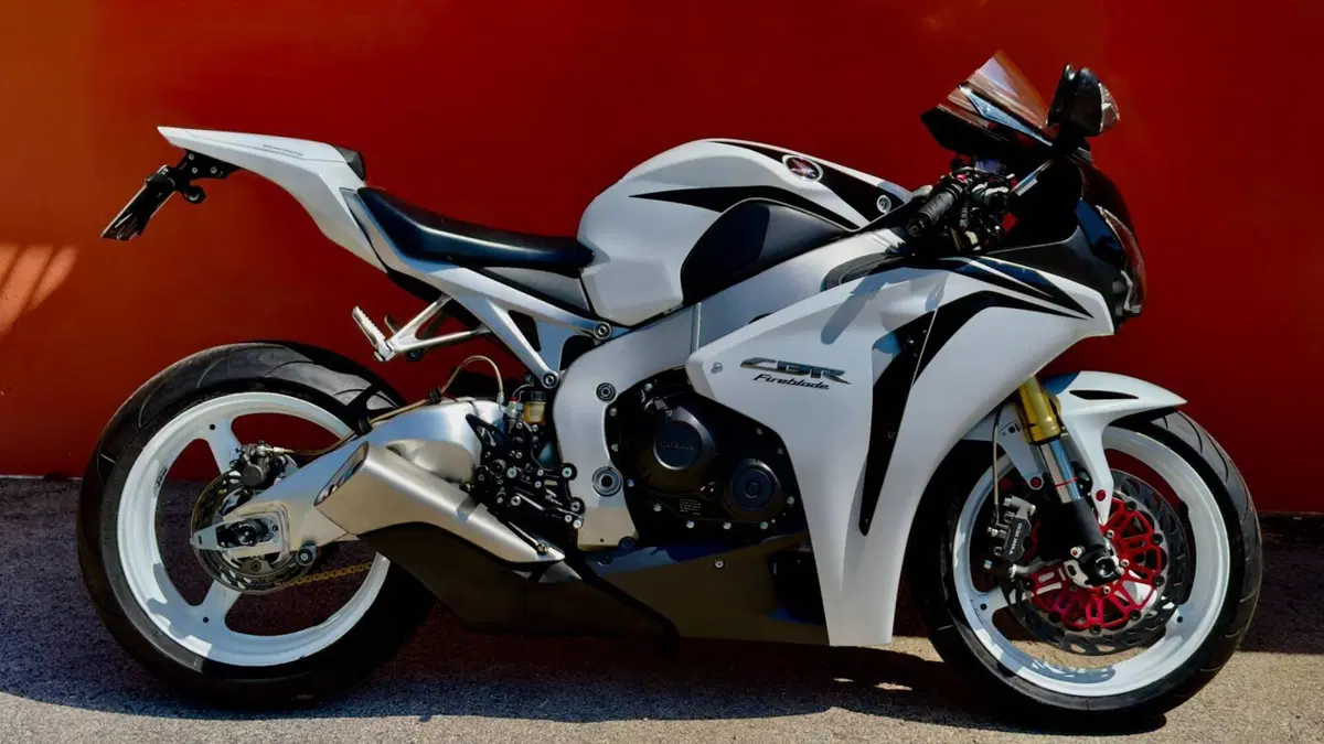 Honda CBR 1000 RR Fireblade (2008 - 11) (2)