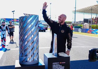 Misano, il trofeo rubato e Tony Cairoli: il finale a sorpresa del GP [VIDEO]