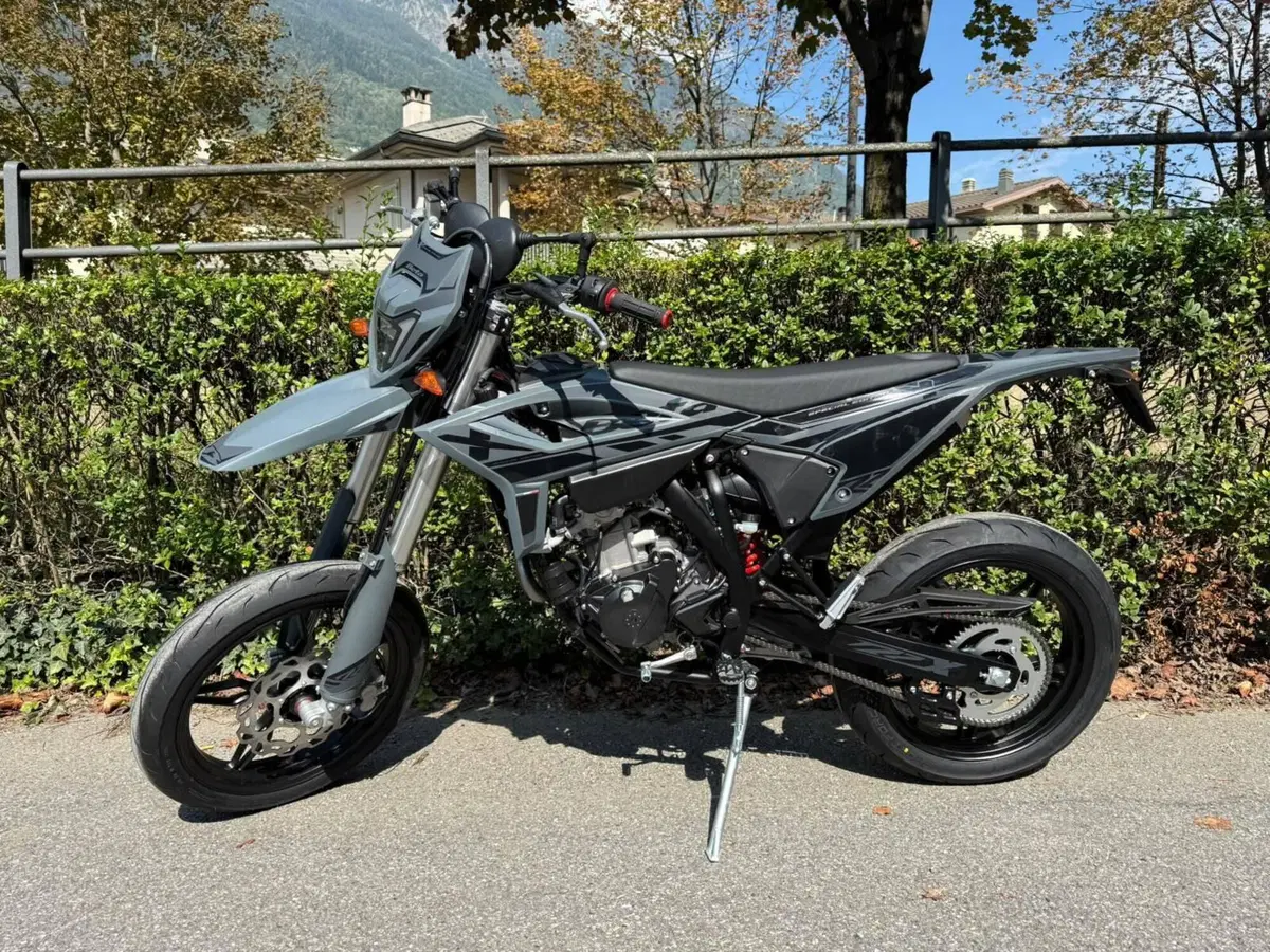 Betamotor RR 125 4T Motard T - X Special Edition (2025 - 26) (3)