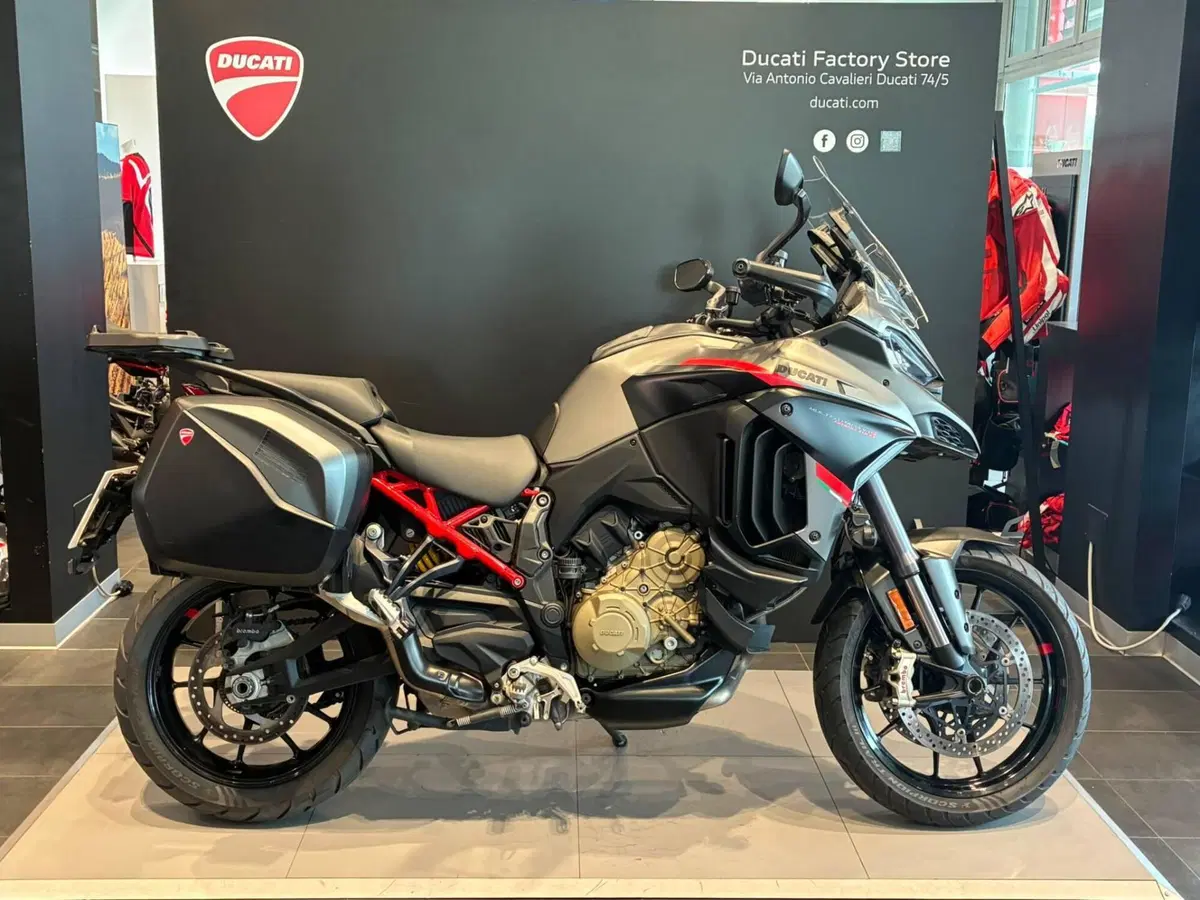 Ducati Multistrada V4 S Grand Tour (2024)