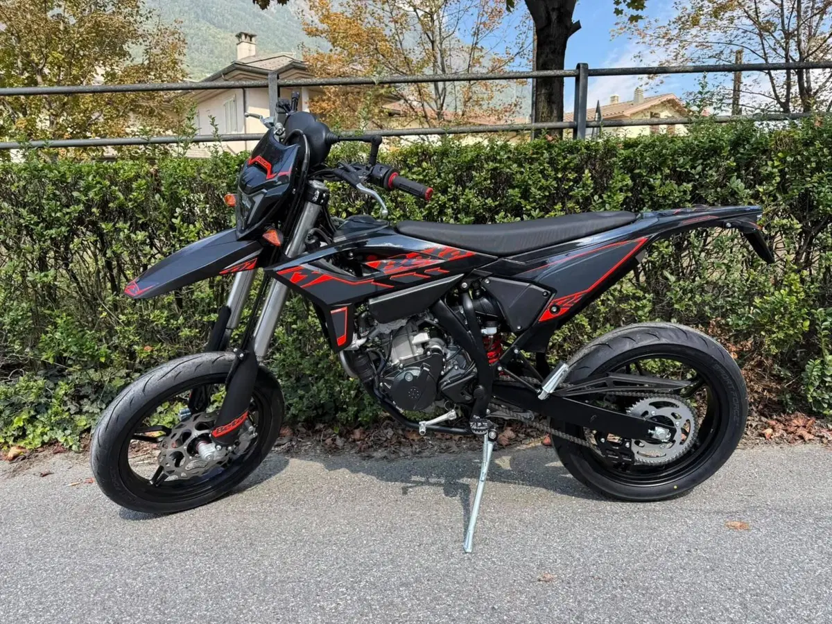 Betamotor RR 125 4T Motard T (2025 - 26) (4)