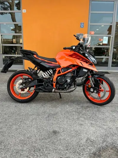 KTM 390 Duke (2026) usata