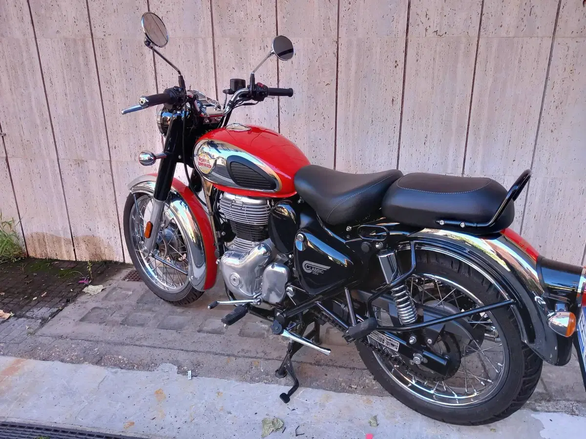 Royal Enfield Classic 350 (2021 - 26) (3)