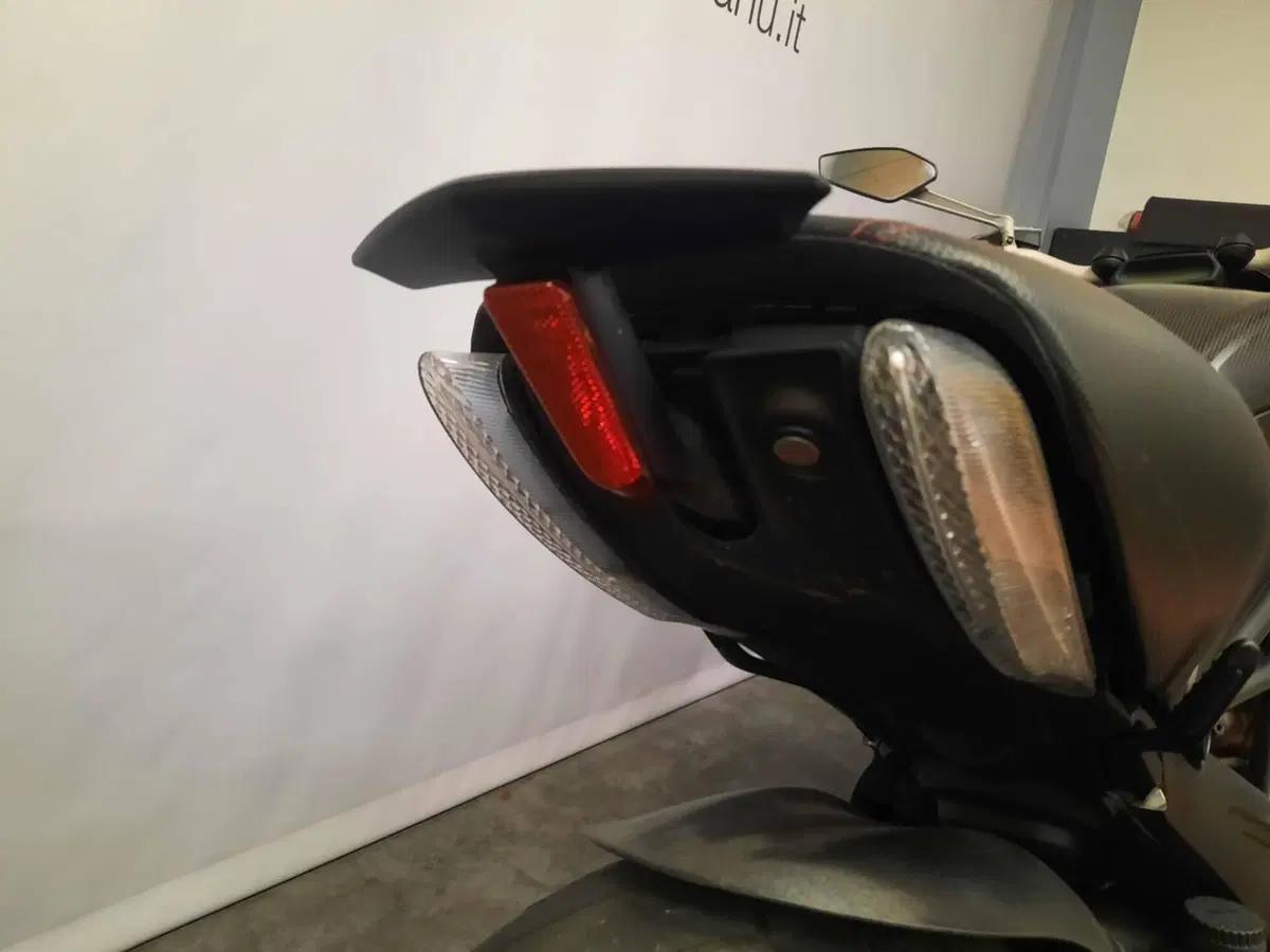 Ducati Diavel 1200 Carbon (2010 - 13) (10)