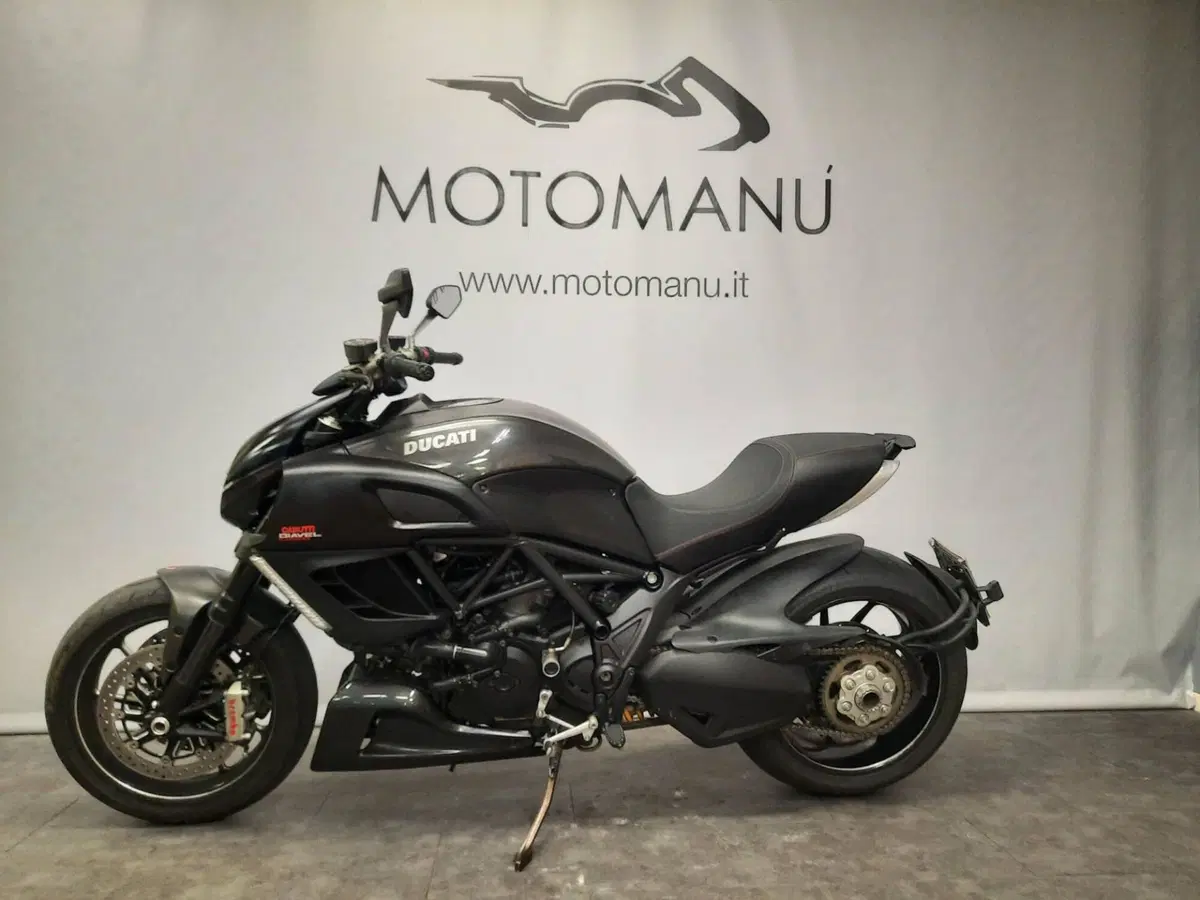 Ducati Diavel 1200 Carbon (2010 - 13) (2)