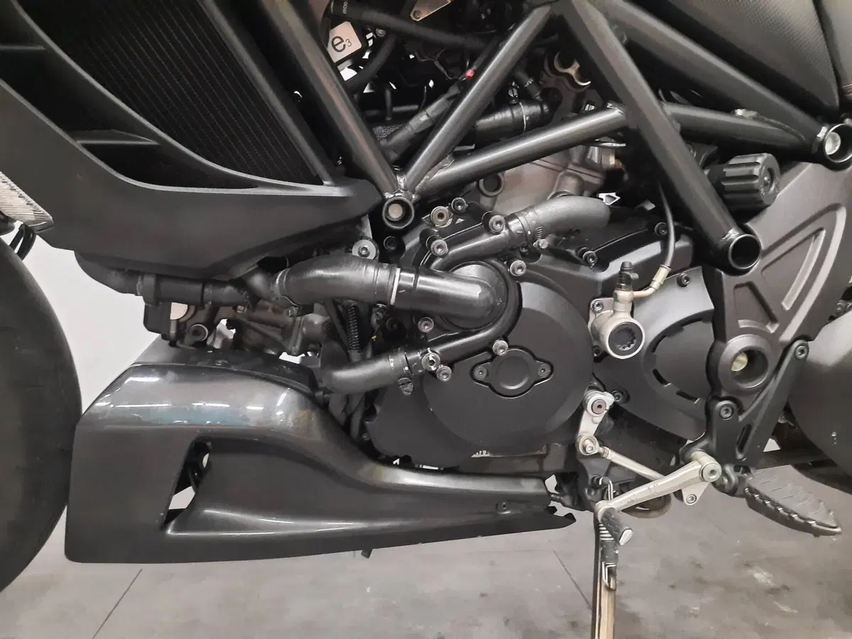 Ducati Diavel 1200 Carbon (2010 - 13) (15)