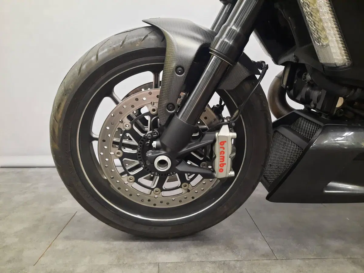 Ducati Diavel 1200 Carbon (2010 - 13) (17)