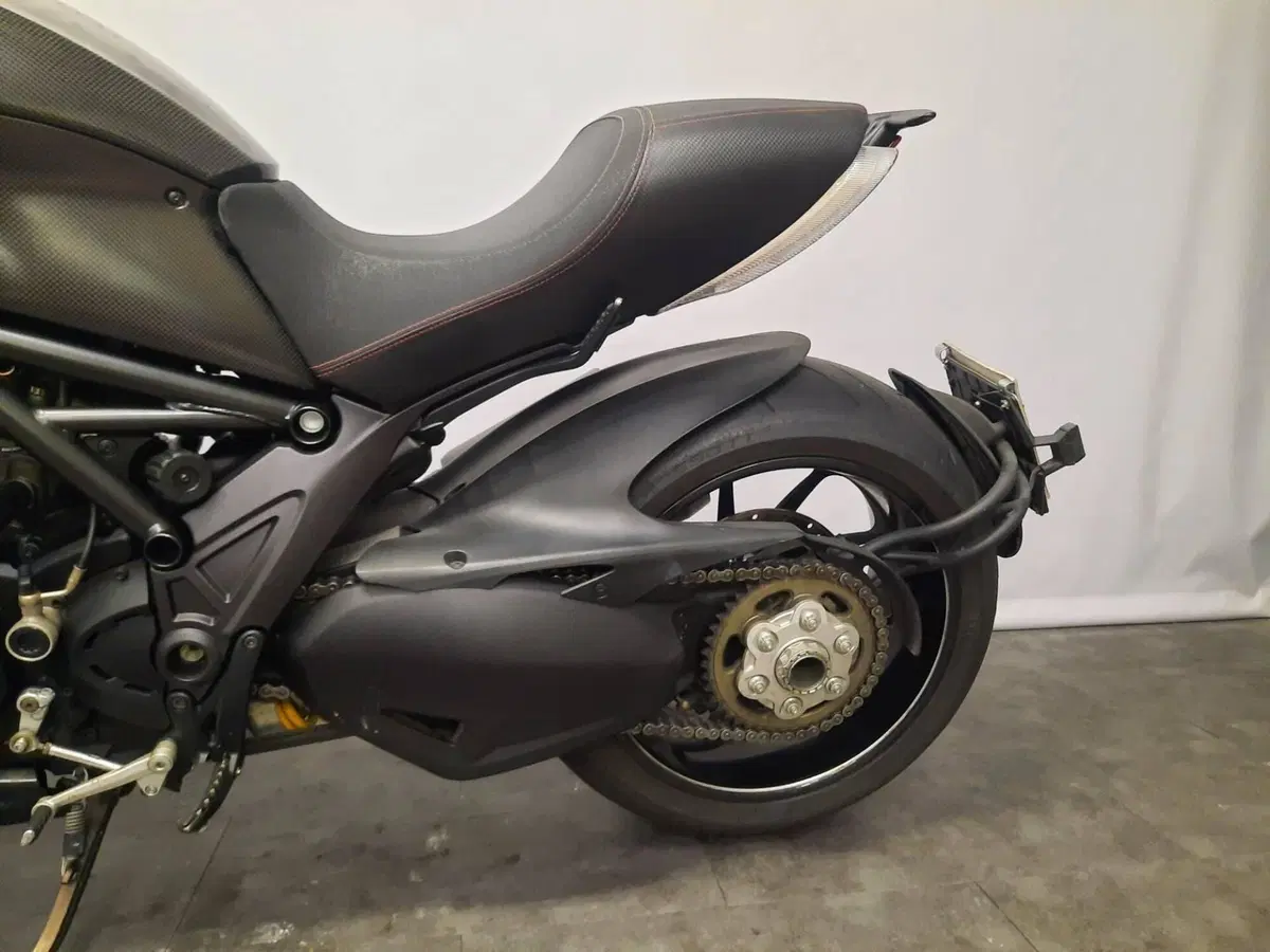 Ducati Diavel 1200 Carbon (2010 - 13) (18)