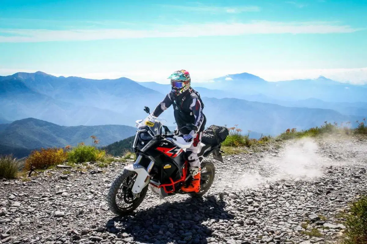 Alla HAT con 173 cavalli! TEST KTM 1390 Super Adventure R, un missile con delle ruote tassellate [VIDEO] (4)