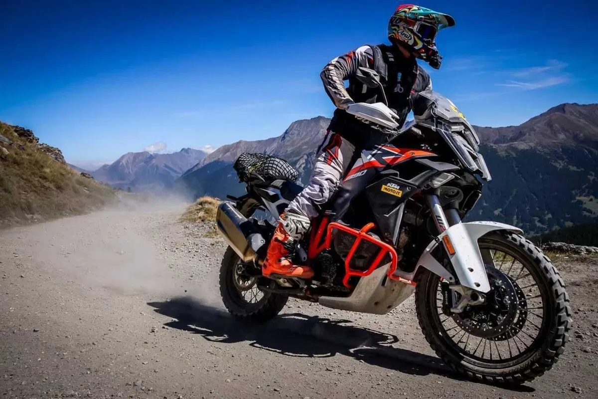 Alla HAT con 173 cavalli! TEST KTM 1390 Super Adventure R, un missile con delle ruote tassellate [VIDEO] (5)