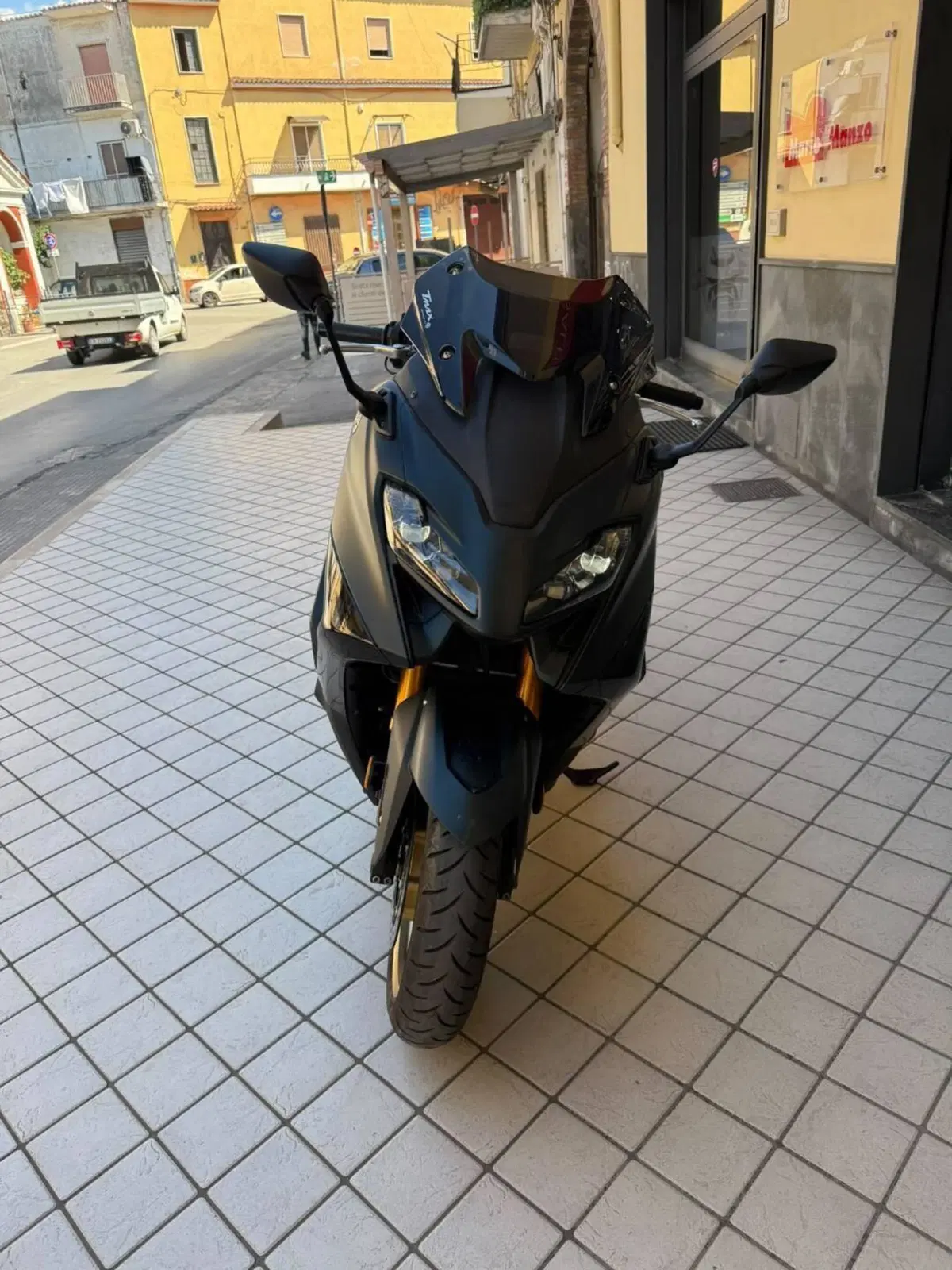 Yamaha T-Max 560 Tech Max (2022 - 24) (2)