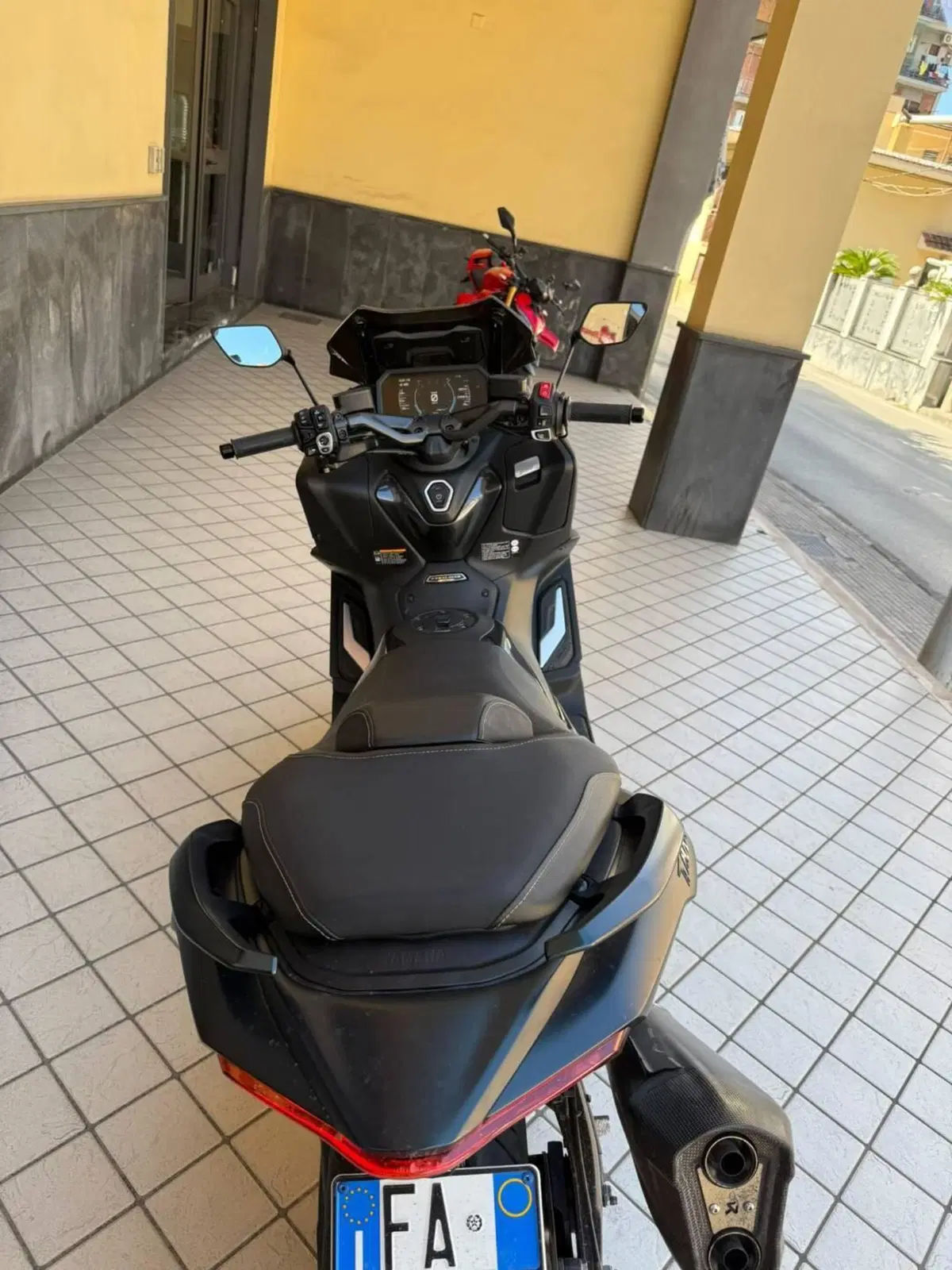 Yamaha T-Max 560 Tech Max (2022 - 24) (5)