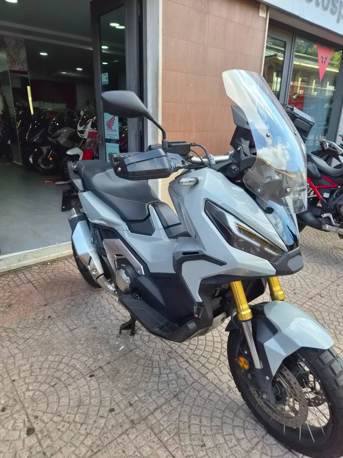 Honda X-ADV 750 DCT (2021 - 24) (2)