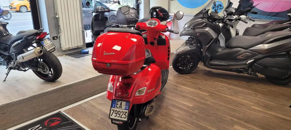 Vespa GTS 300 Super (2008 - 16) (2)