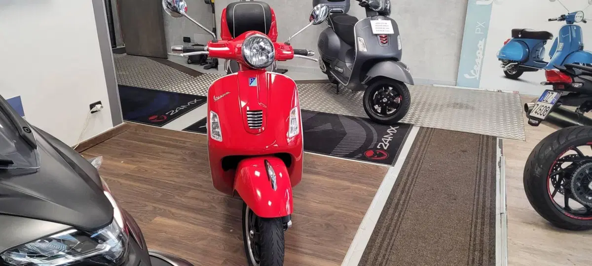 Vespa GTS 300 Super (2008 - 16) (3)