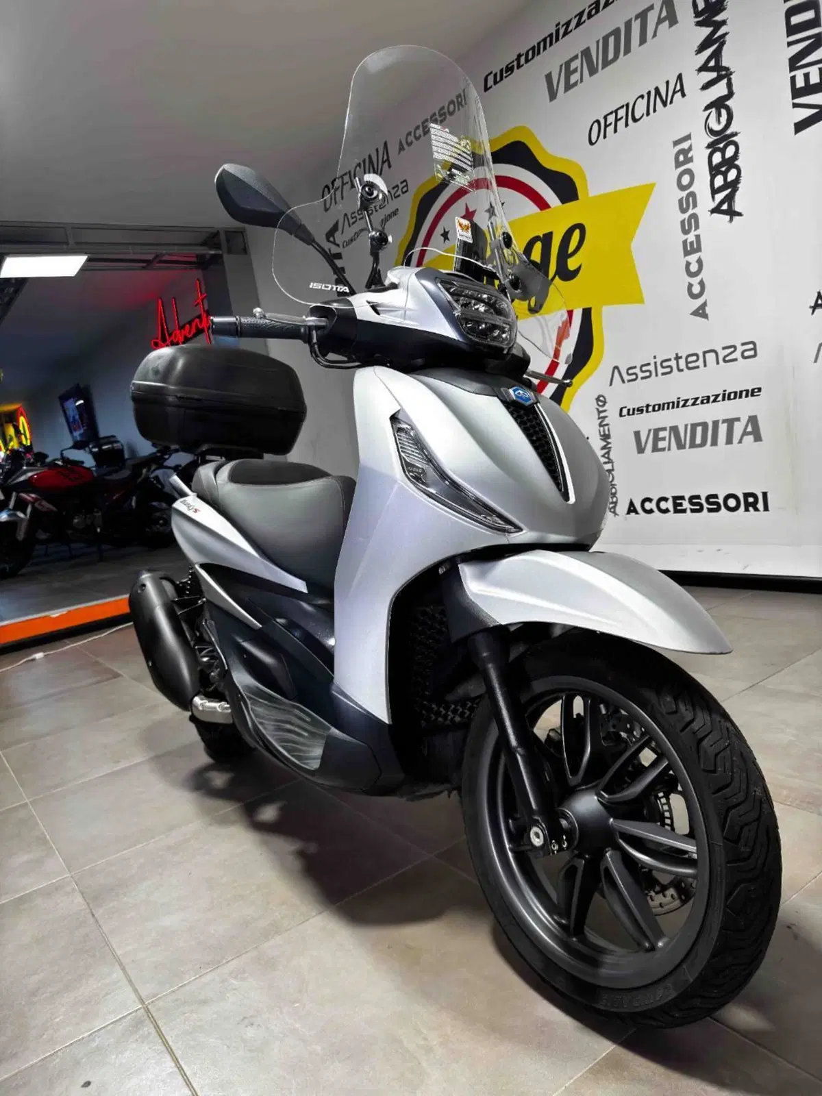 Piaggio Beverly 300 Hpe (2021) (2)