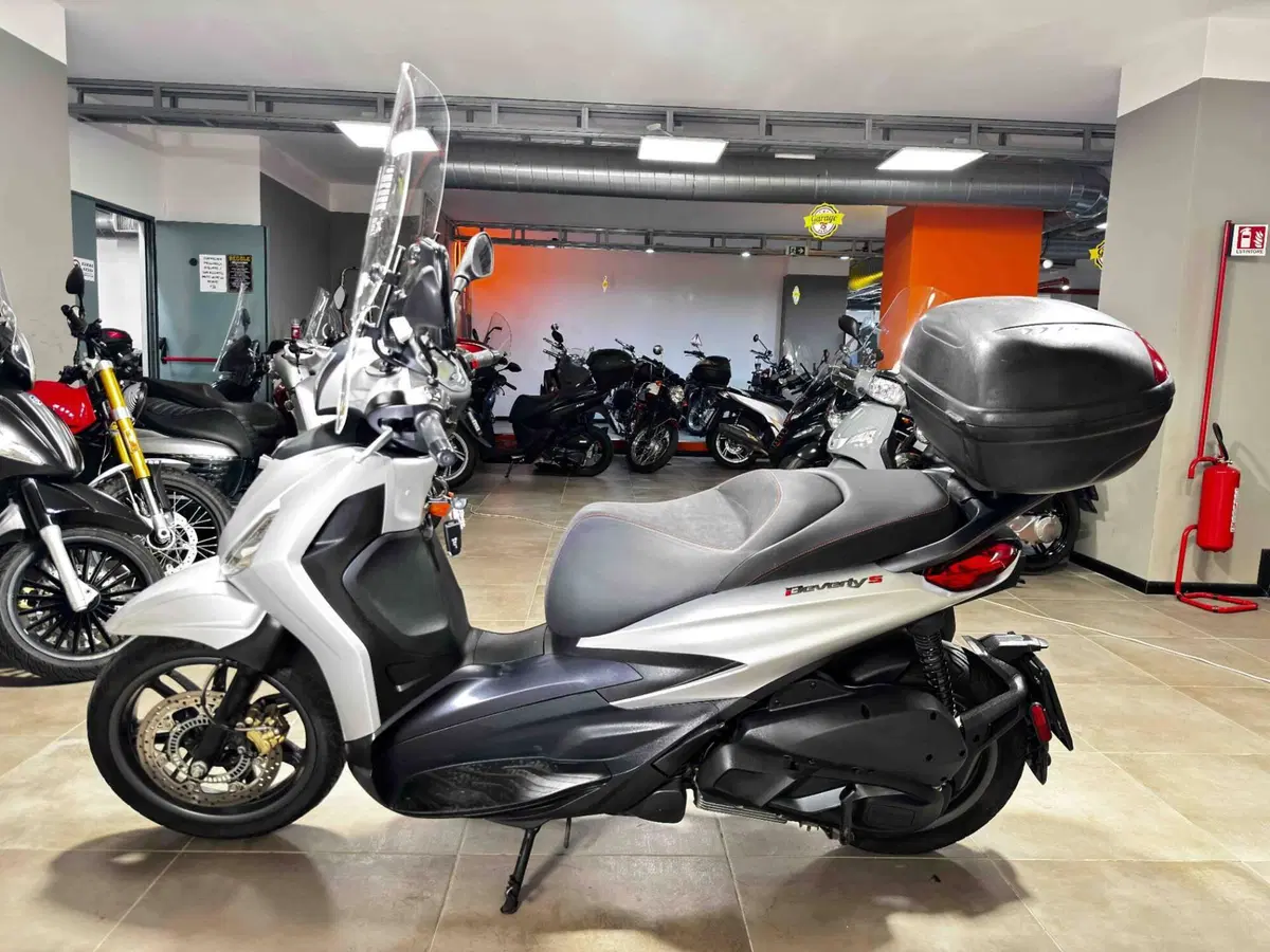 Piaggio Beverly 300 Hpe (2021) (4)