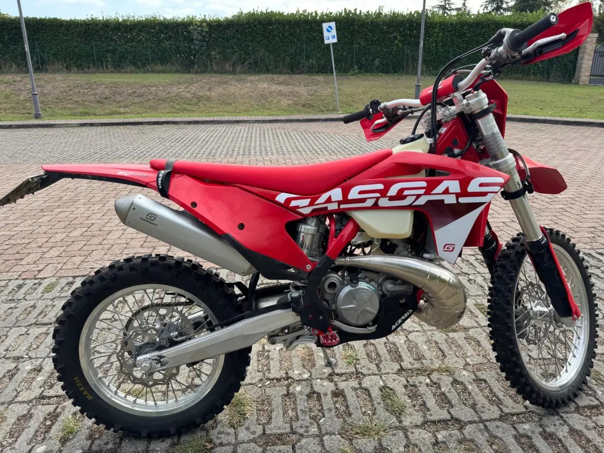 GASGAS EC 300 (2022) (2)