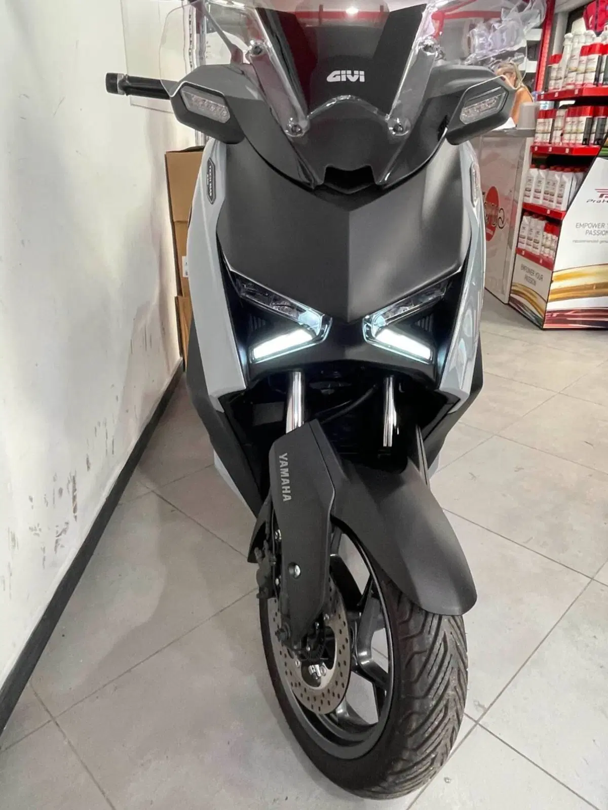 Yamaha X-Max 300 Tech Max+ (2025 - 26) (5)
