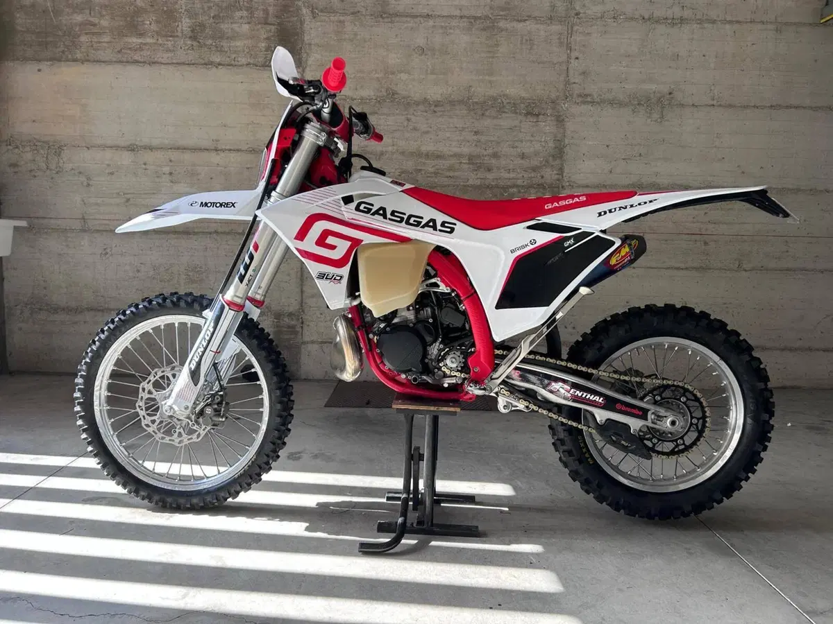 GASGAS EC 300 (2024) (2)