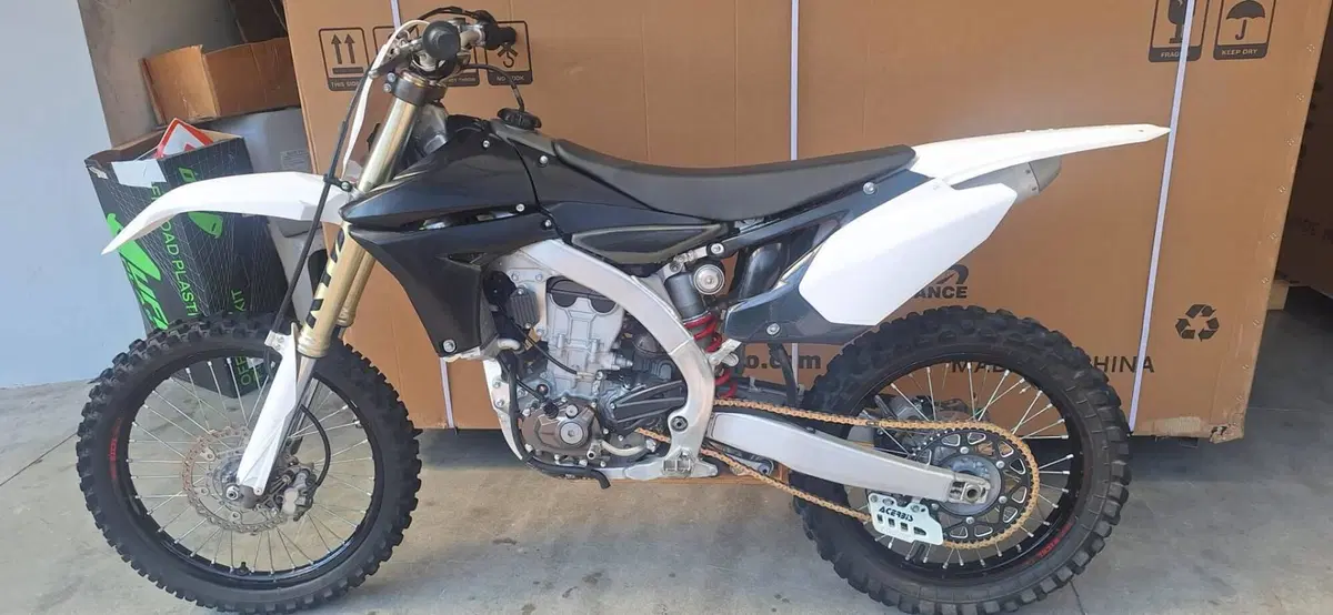 Yamaha YZ 450 F (2010 - 11) (8)