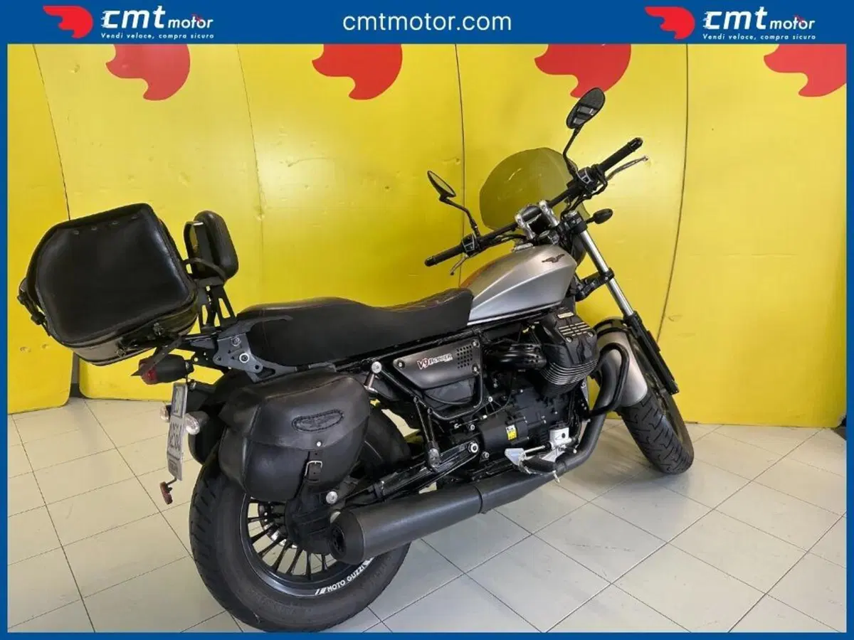Moto Guzzi V9 Bobber (2016 - 18) (4)