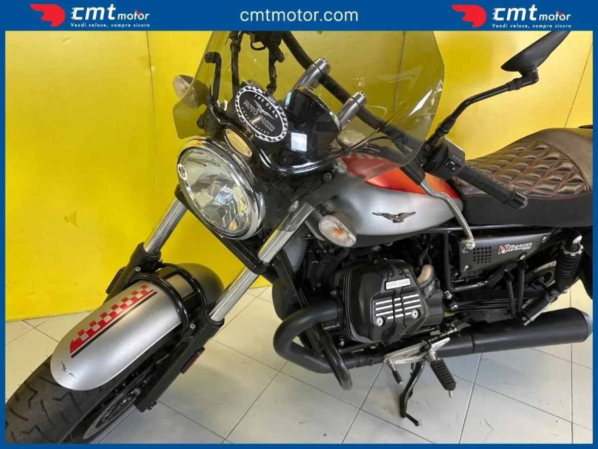 Moto Guzzi V9 Bobber (2016 - 18) (6)