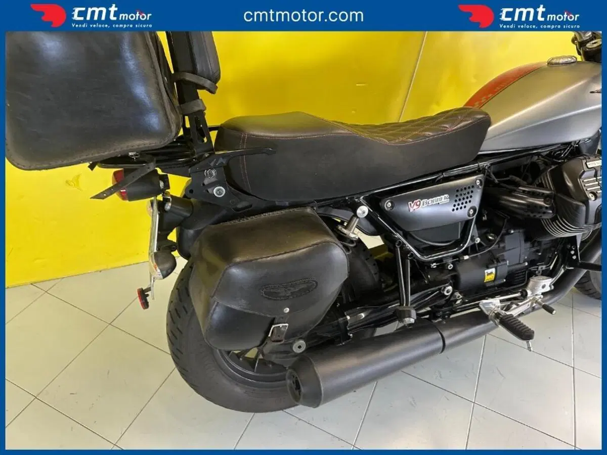 Moto Guzzi V9 Bobber (2016 - 18) (9)