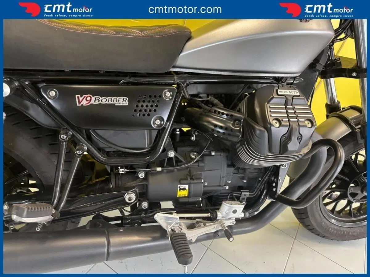 Moto Guzzi V9 Bobber (2016 - 18) (10)