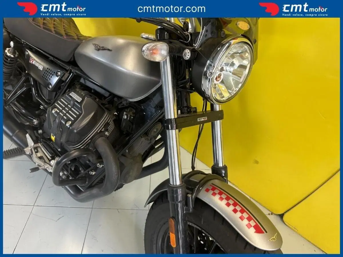 Moto Guzzi V9 Bobber (2016 - 18) (12)