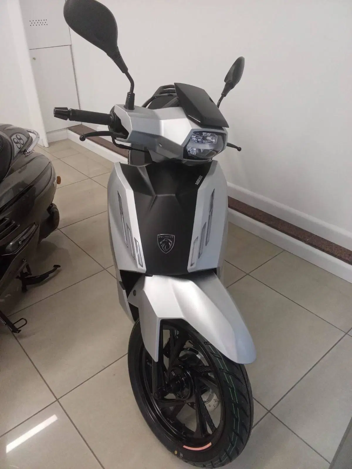 Peugeot Tweet 125 FL GT (2025 - 26) (3)